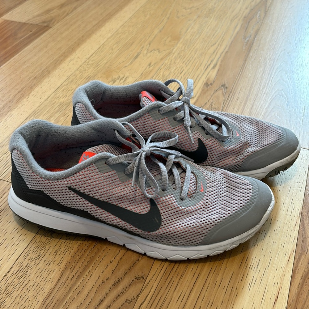 Nike tennis shoes
